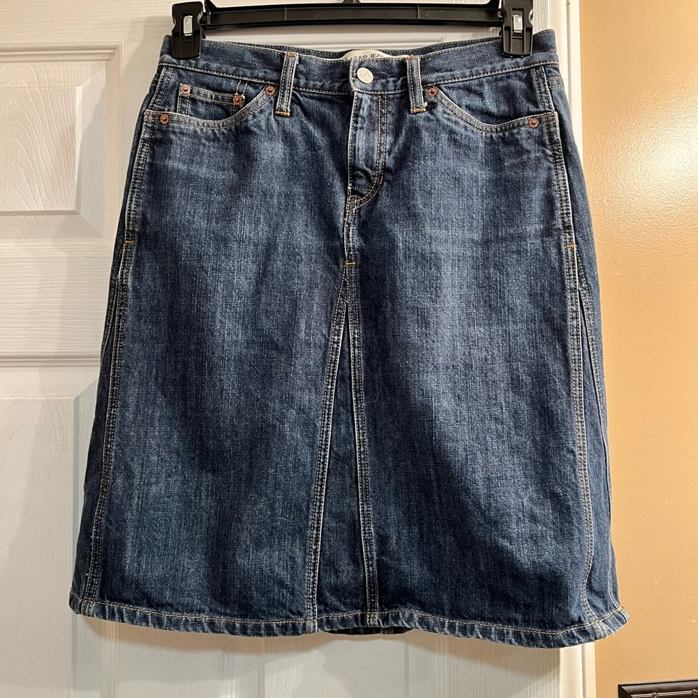Ladies size 6 Gap Jeans denim skirt